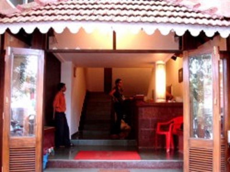Oyo Flagship Paradise Inn Near Immaculate Conception Church 帕纳吉 外观 照片