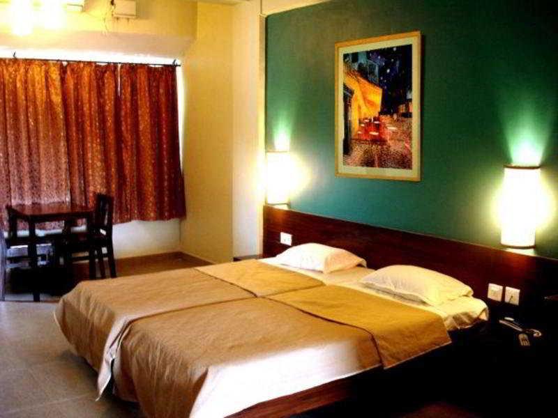 Oyo Flagship Paradise Inn Near Immaculate Conception Church 帕纳吉 外观 照片